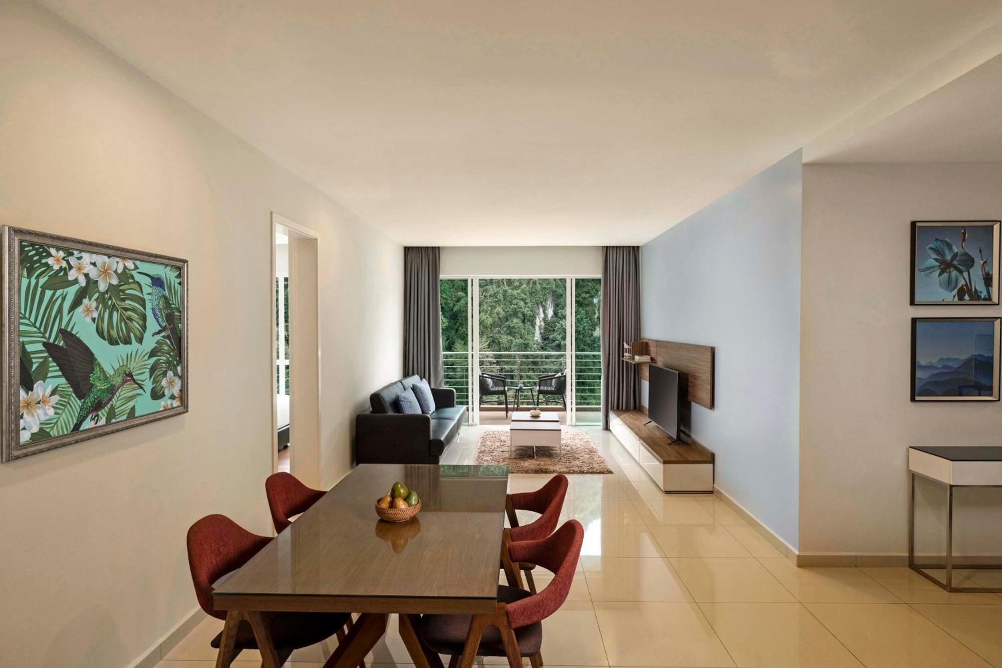 3 Bedroom Executive Suite Lakeview,1680595908:JPEG